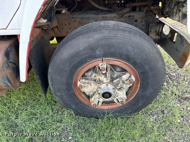 image for item FV2114 1981 International 1854 flatbed truck