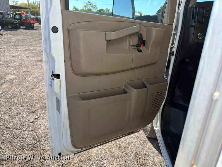 image for item FW3535 2016 Chevrolet Express 4500 refrigerated delivery truck