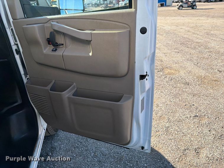 image for item FW3535 2016 Chevrolet Express 4500 refrigerated delivery truck