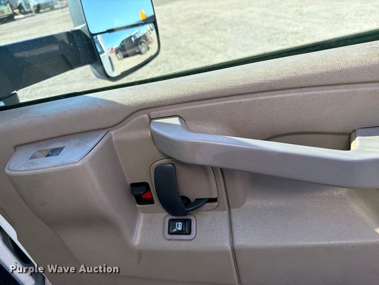 image for item FW3535 2016 Chevrolet Express 4500 refrigerated delivery truck