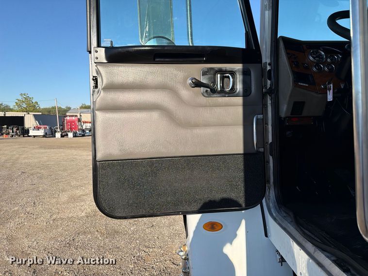 image for item FW3538 2008 Peterbilt 335 paper collection truck