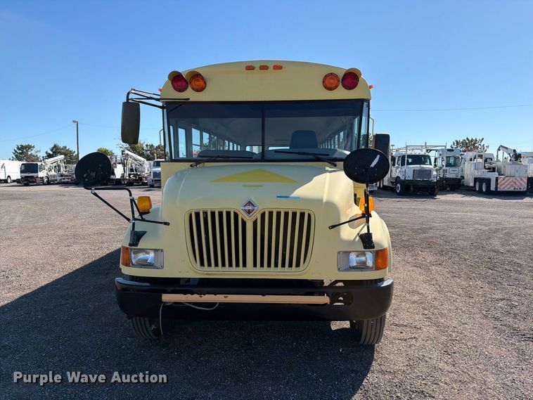 image for item FW3540 2001 International 3000IC school bus