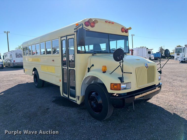 image for item FW3540 2001 International 3000IC school bus