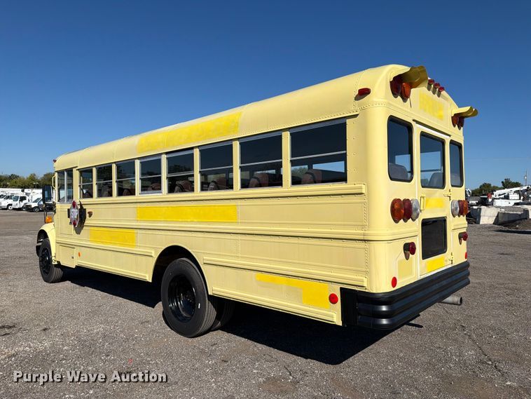 image for item FW3540 2001 International 3000IC school bus