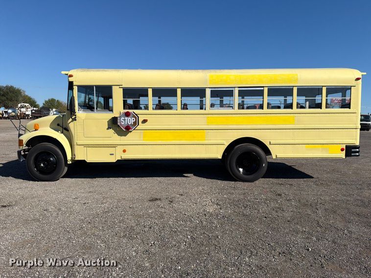 image for item FW3540 2001 International 3000IC school bus