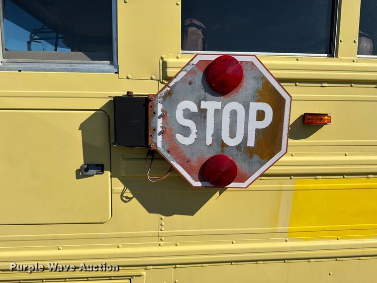 image for item FW3540 2001 International 3000IC school bus
