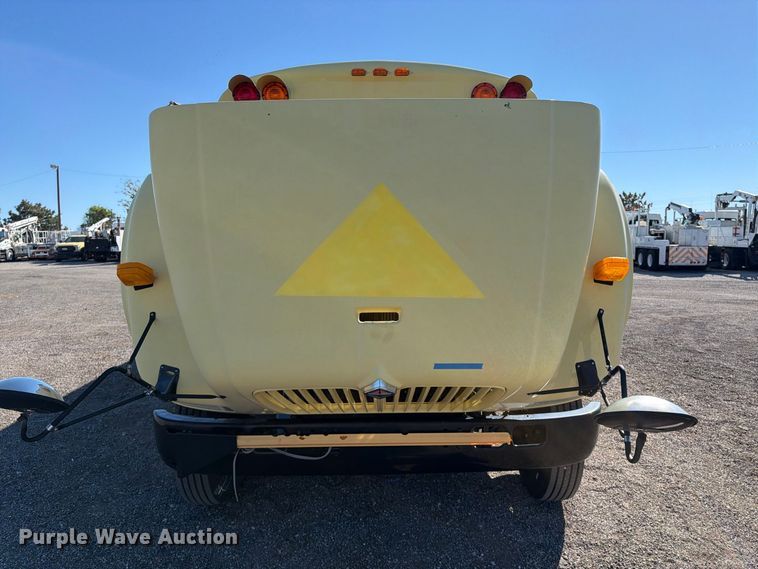 image for item FW3540 2001 International 3000IC school bus