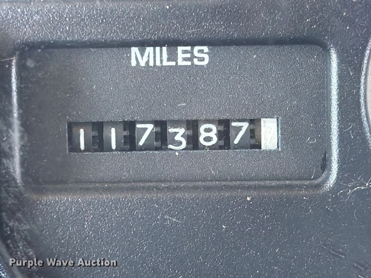 image for item FW3540 2001 International 3000IC school bus