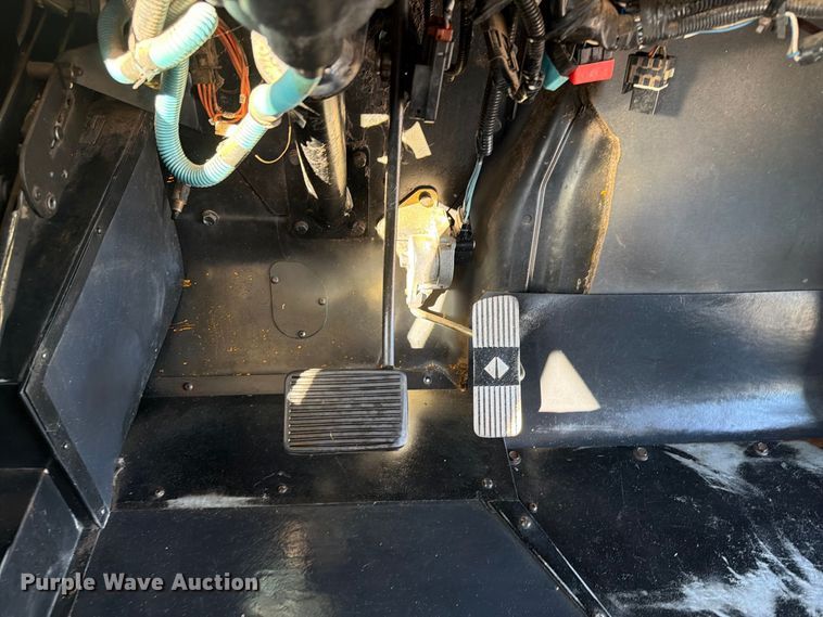 image for item FW3540 2001 International 3000IC school bus