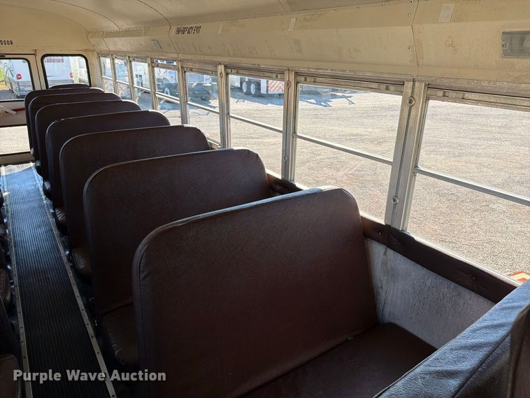 image for item FW3540 2001 International 3000IC school bus