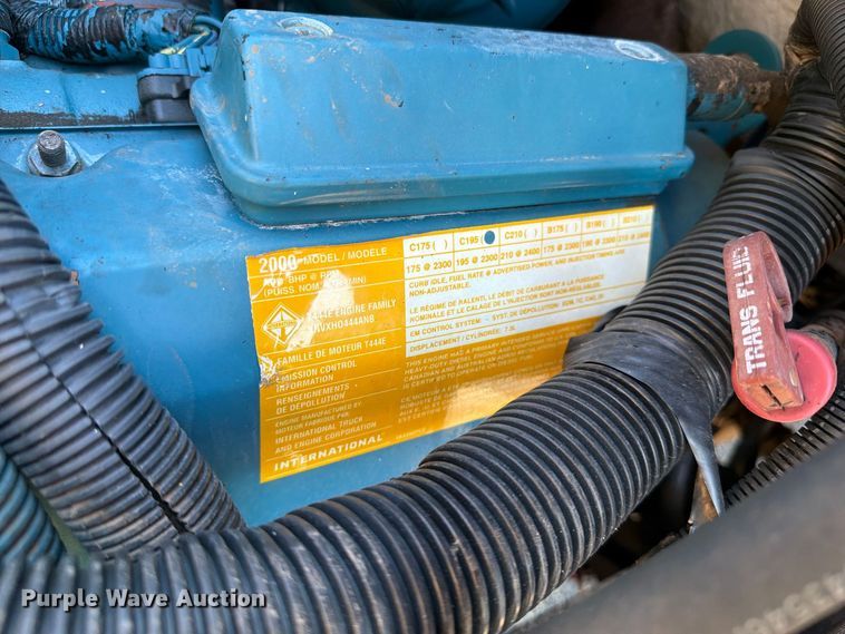 image for item FW3540 2001 International 3000IC school bus