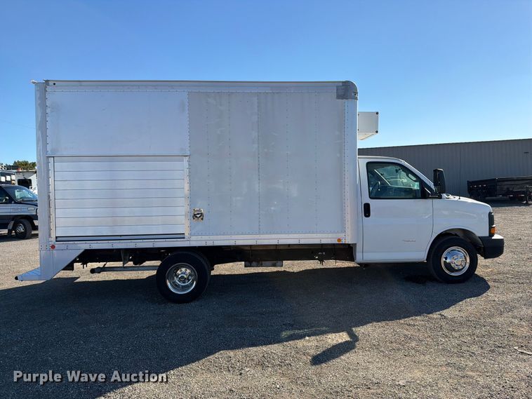 image for item FW3546 2016 Chevrolet Express 4500 refrigerated delivery truck