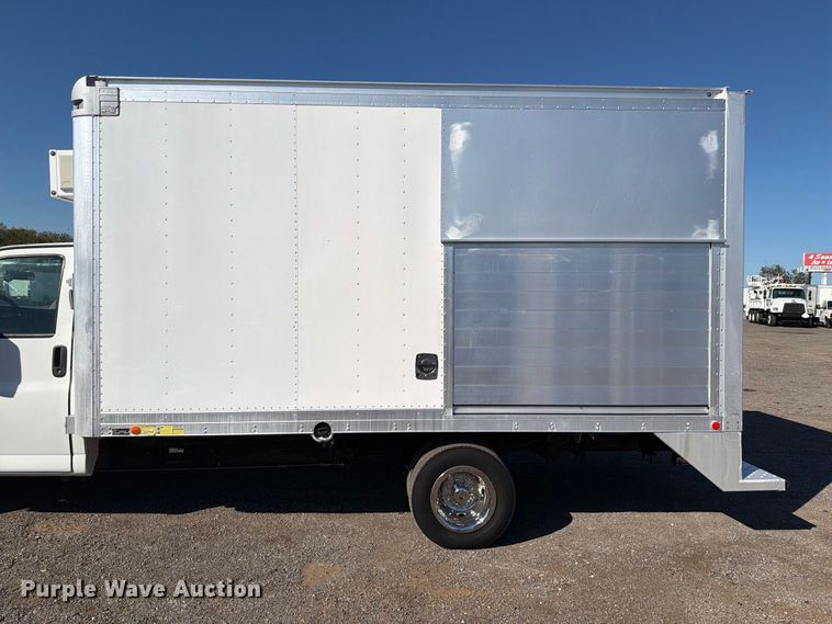 image for item FW3546 2016 Chevrolet Express 4500 refrigerated delivery truck