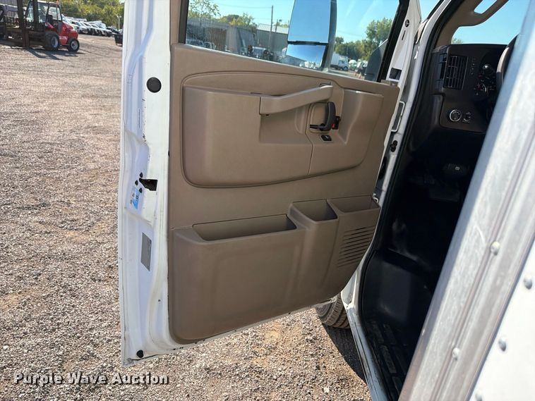 image for item FW3546 2016 Chevrolet Express 4500 refrigerated delivery truck