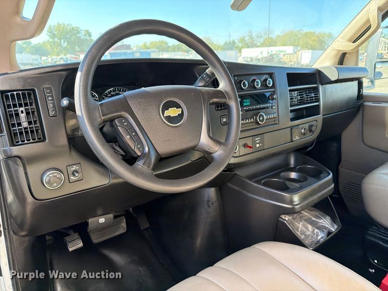 image for item FW3546 2016 Chevrolet Express 4500 refrigerated delivery truck