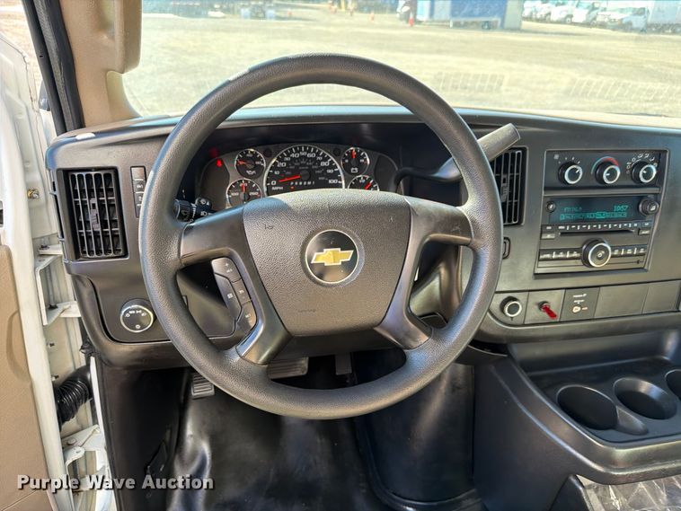 image for item FW3546 2016 Chevrolet Express 4500 refrigerated delivery truck