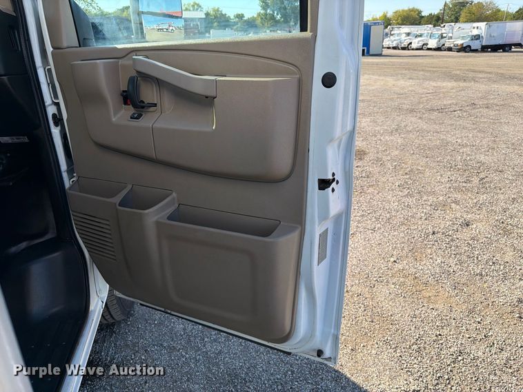 image for item FW3546 2016 Chevrolet Express 4500 refrigerated delivery truck