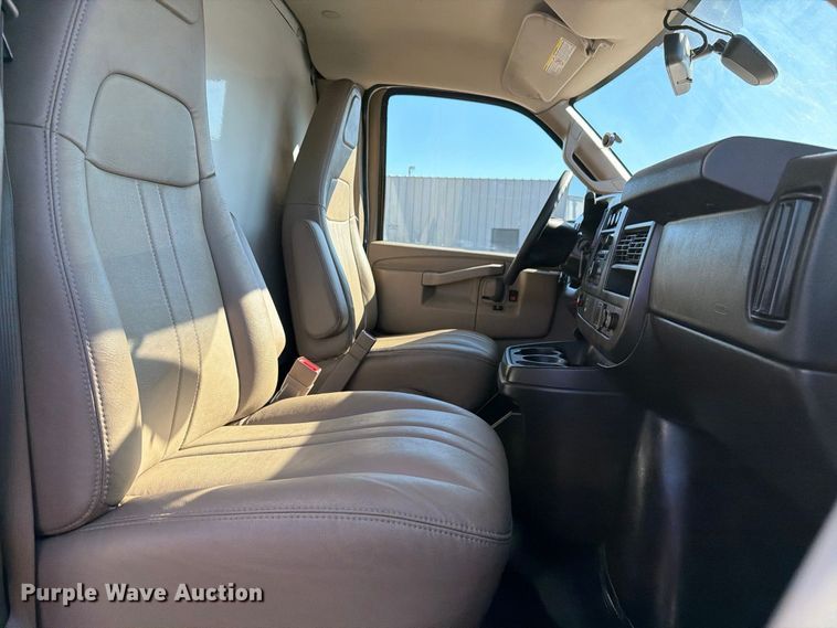image for item FW3546 2016 Chevrolet Express 4500 refrigerated delivery truck