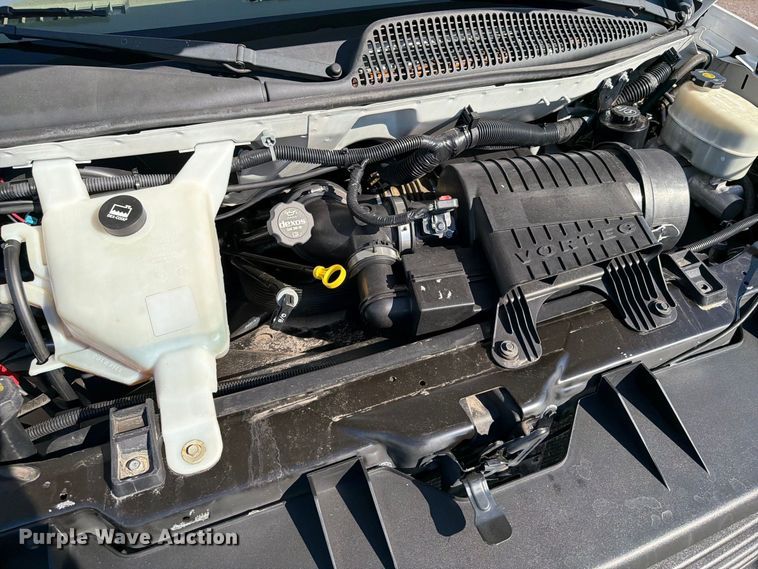 image for item FW3546 2016 Chevrolet Express 4500 refrigerated delivery truck