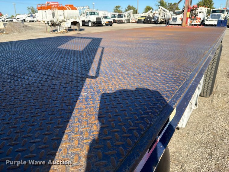 image for item FW3547 2017 Mack GU813 shingle conveyor truck