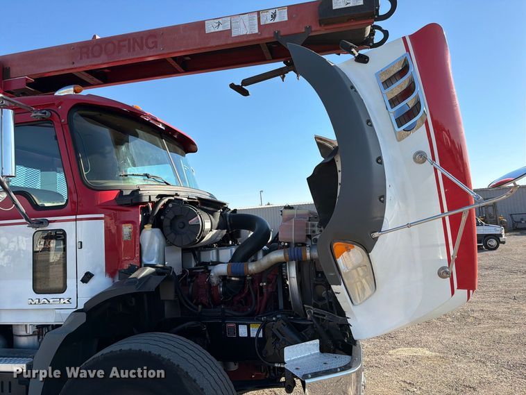 image for item FW3547 2017 Mack GU813 shingle conveyor truck