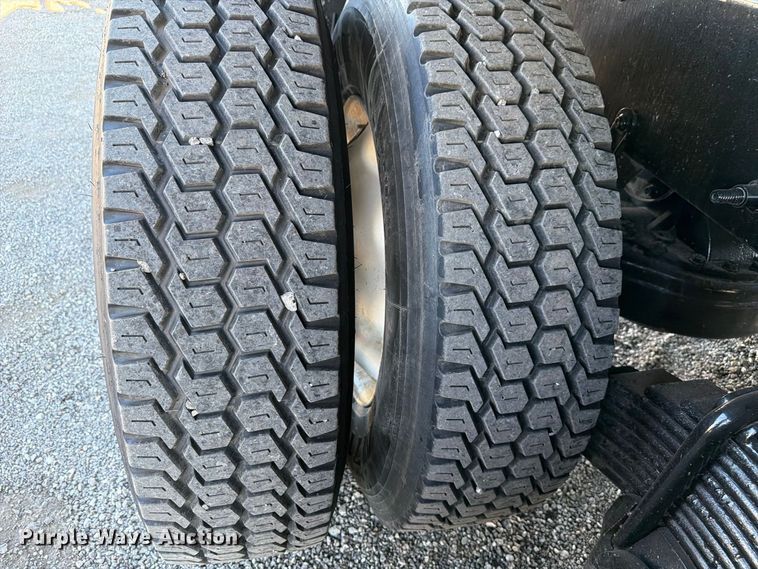 image for item FW3547 2017 Mack GU813 shingle conveyor truck