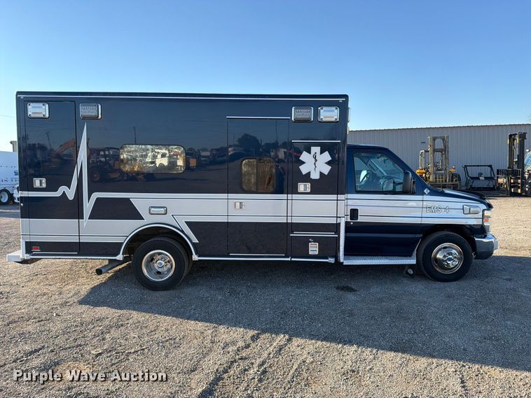 image for item FW3548 2010 Ford E450 ambulance