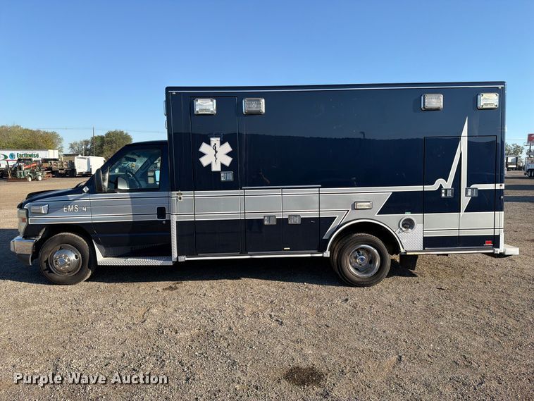 image for item FW3548 2010 Ford E450 ambulance