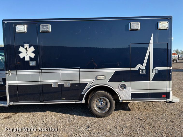 image for item FW3548 2010 Ford E450 ambulance