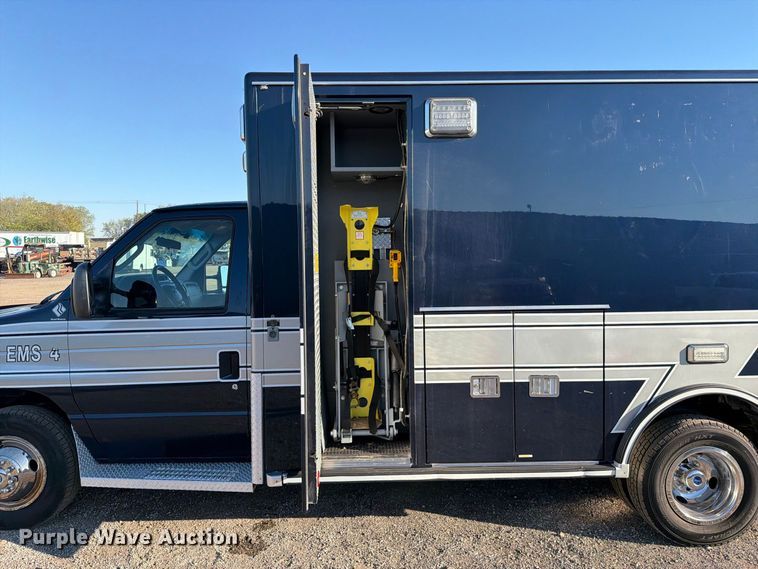 image for item FW3548 2010 Ford E450 ambulance