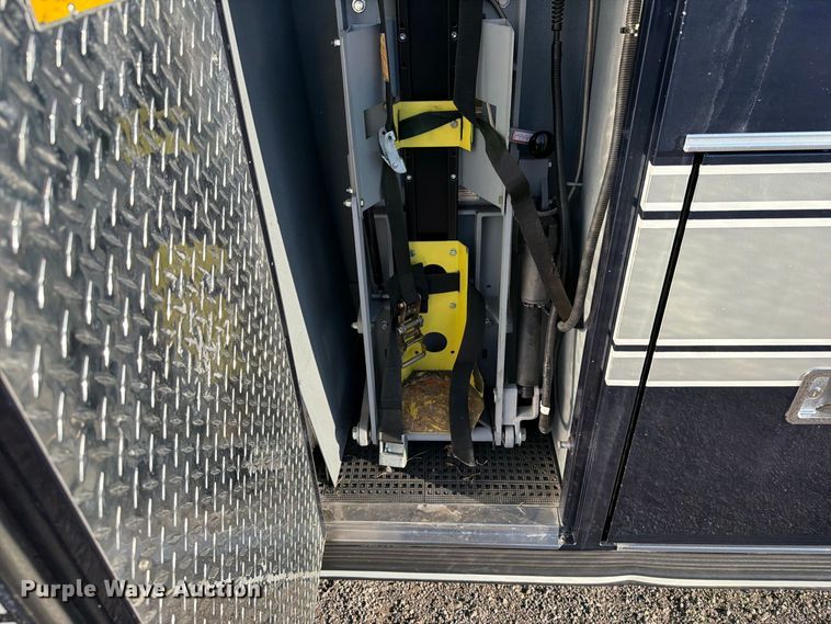 image for item FW3548 2010 Ford E450 ambulance