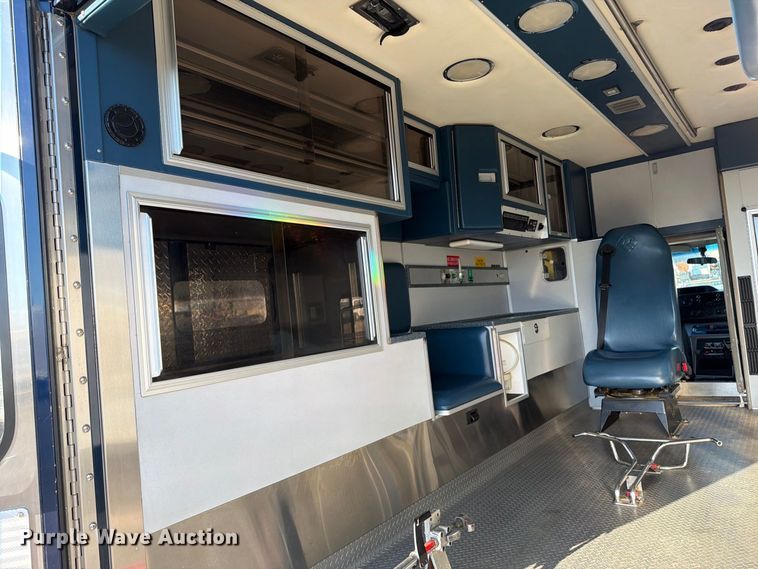 image for item FW3548 2010 Ford E450 ambulance