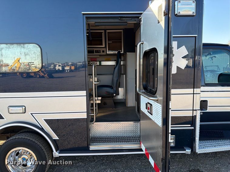 image for item FW3548 2010 Ford E450 ambulance