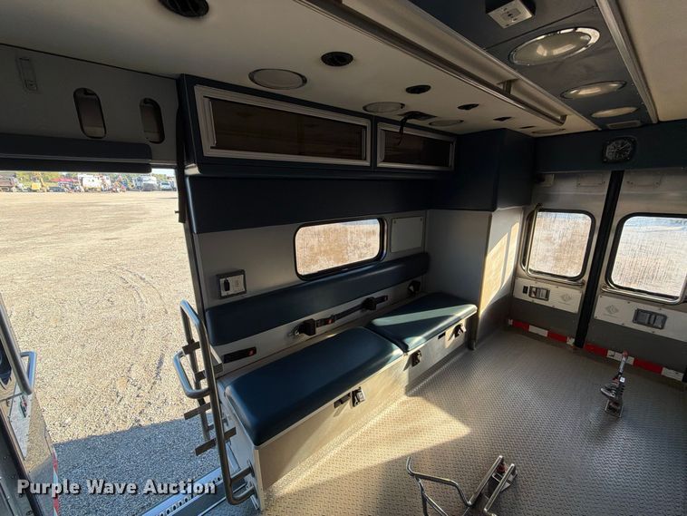 image for item FW3548 2010 Ford E450 ambulance