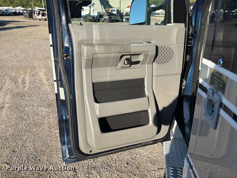 image for item FW3548 2010 Ford E450 ambulance