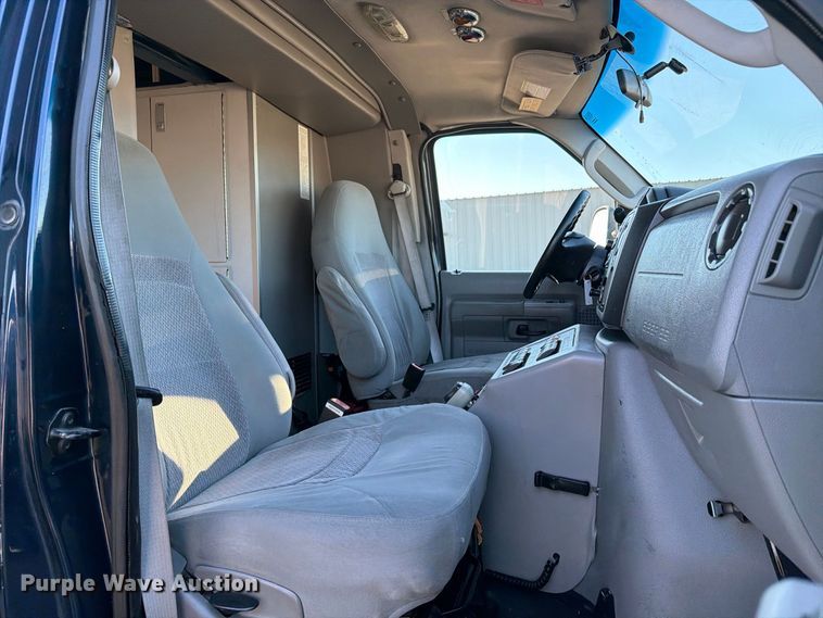 image for item FW3548 2010 Ford E450 ambulance