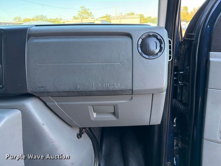 image for item FW3548 2010 Ford E450 ambulance