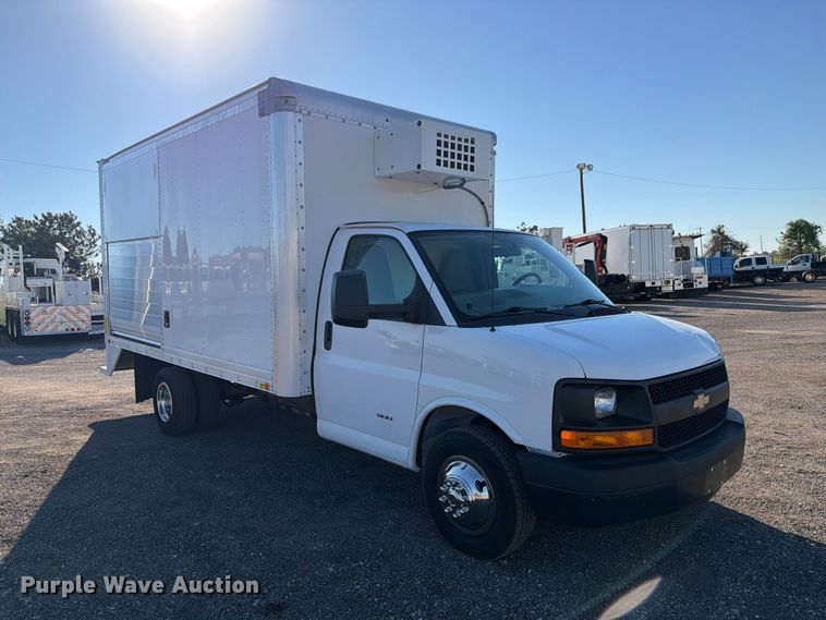 image for item FW3549 2015 Chevrolet Express 4500 box truck