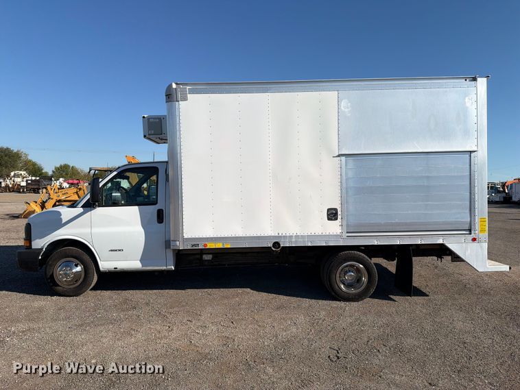 image for item FW3549 2015 Chevrolet Express 4500 box truck