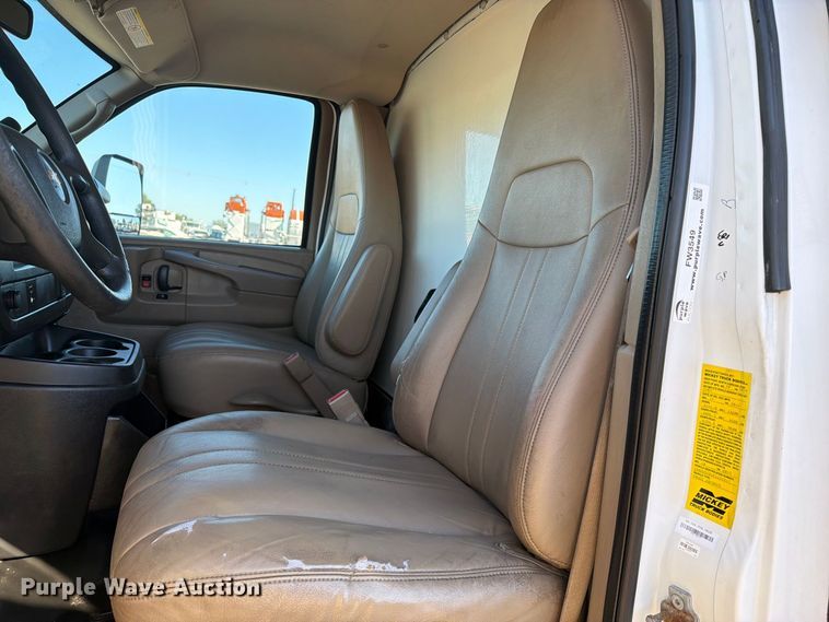 image for item FW3549 2015 Chevrolet Express 4500 box truck
