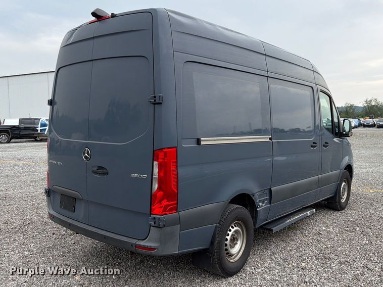 image for item YA3221 2019 Mercedes-Benz Sprinter delivery van