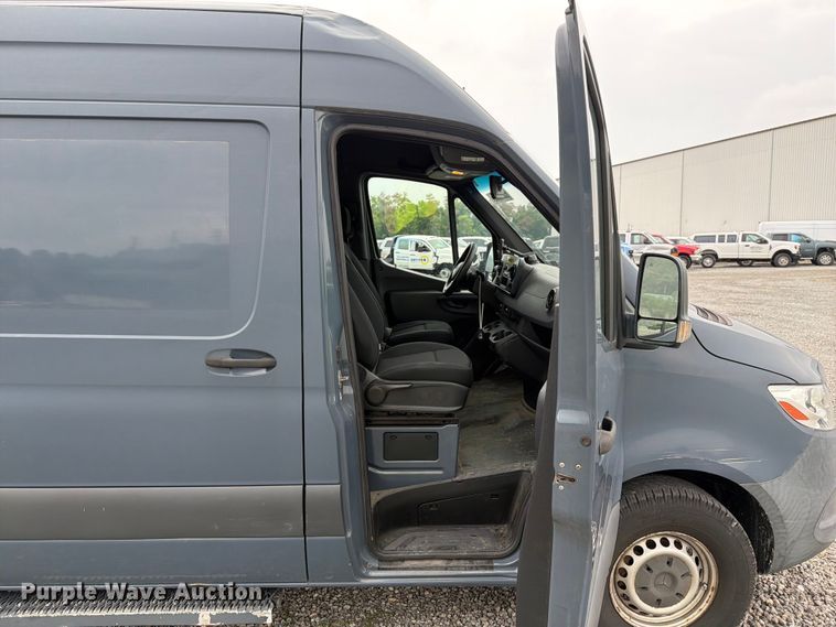 image for item YA3221 2019 Mercedes-Benz Sprinter delivery van