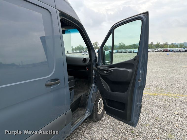 image for item YA3221 2019 Mercedes-Benz Sprinter delivery van