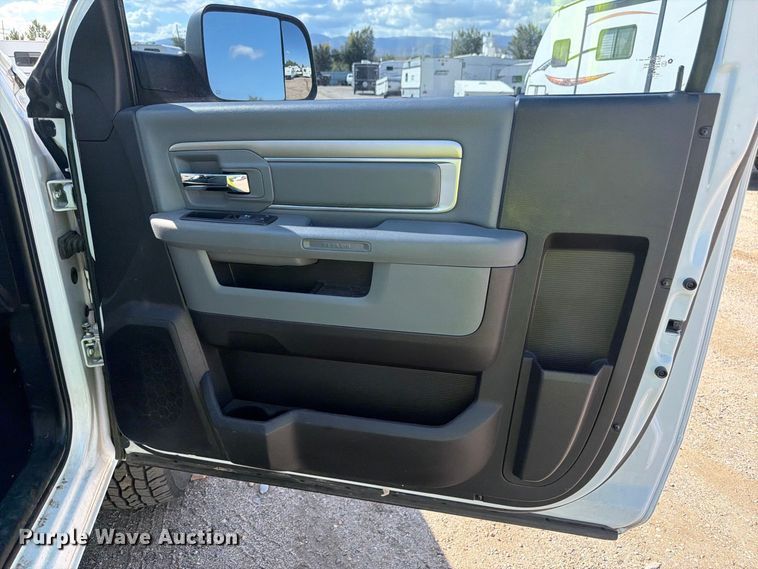 image for item YA4502 2018 RAM 2500 pickup truck