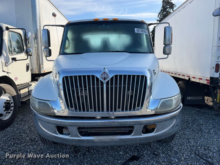 image for item YA4633 2007 International 4300 rollback truck