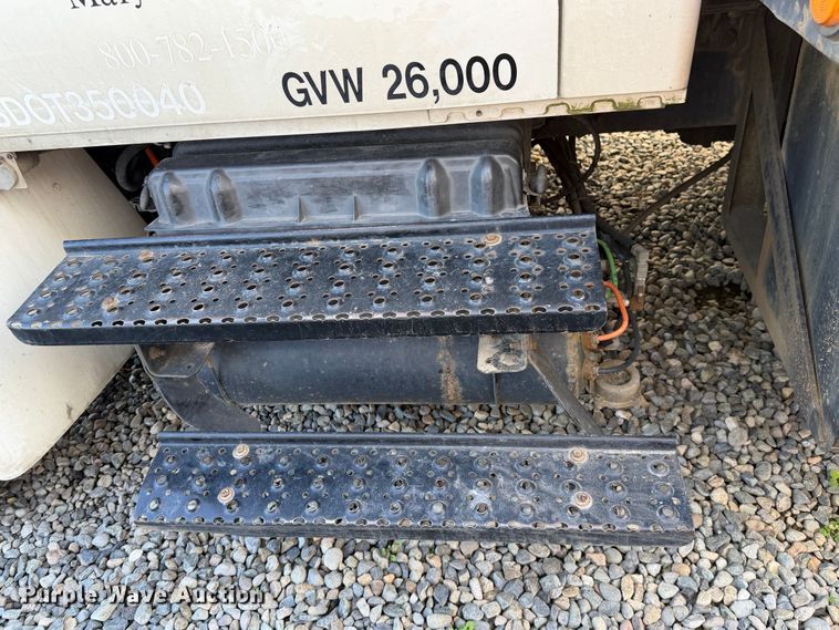 image for item YA4633 2007 International 4300 rollback truck