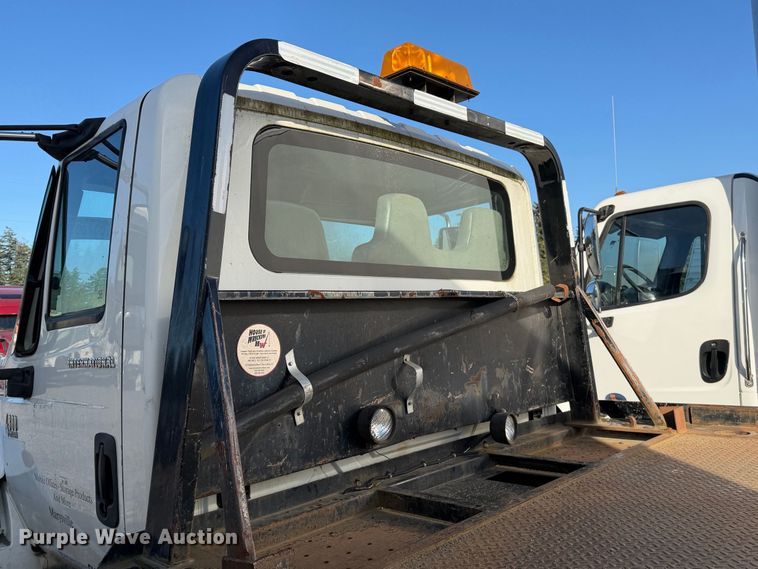 image for item YA4633 2007 International 4300 rollback truck