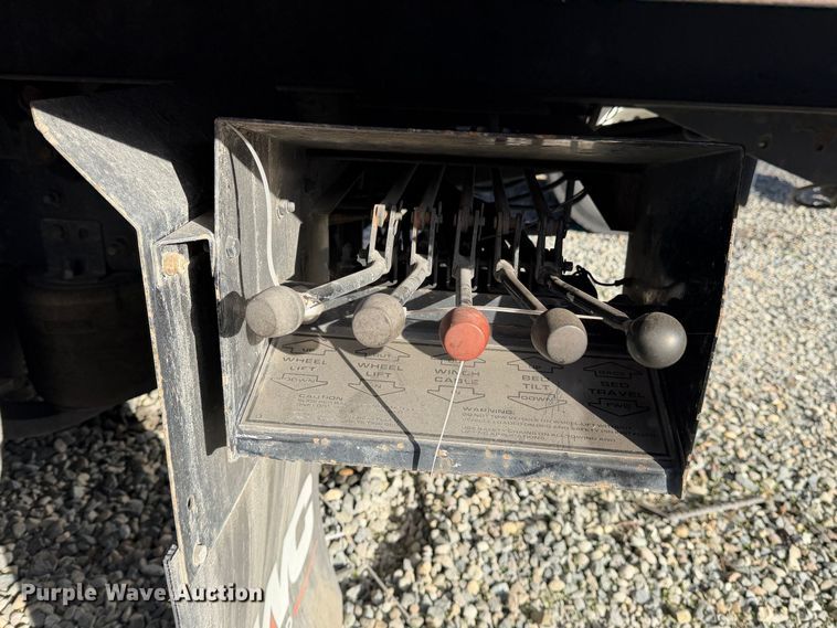 image for item YA4633 2007 International 4300 rollback truck