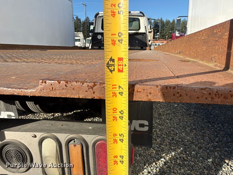 image for item YA4633 2007 International 4300 rollback truck