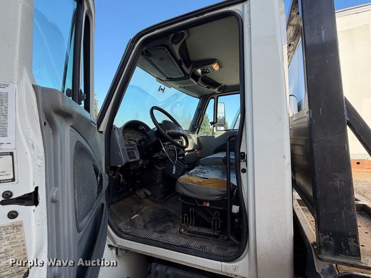 image for item YA4633 2007 International 4300 rollback truck